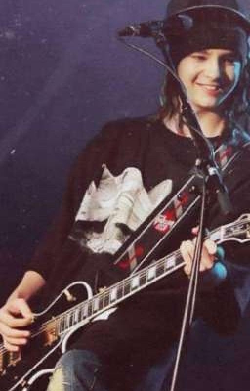 Mister rockstar is dating Miss Y/N